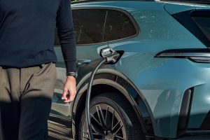 포르쉐, 전기차 3종 전부 K-배터리로 채운다... 카이엔 일렉트릭 하반기 출시 imgi 371 filters formatavif 10