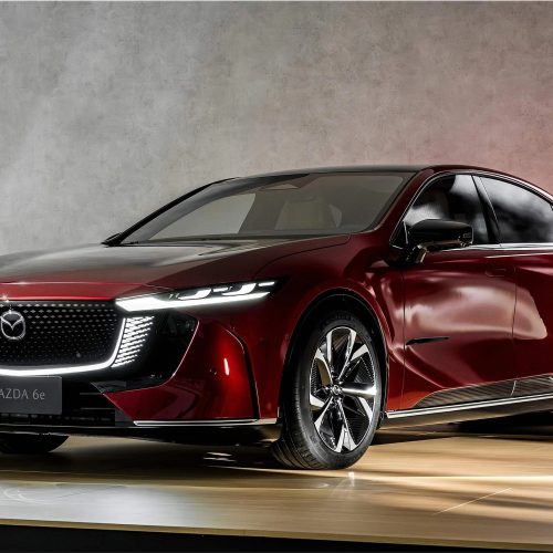 테슬라 모델3 잡겠다는 마쯔다 6e…뼈대는 중국산인데 감성은 일본산 imgi 39 Mazda 6e Electric Sedan 2026 01 1 361 9