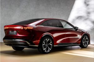 테슬라 모델3 잡겠다는 마쯔다 6e…뼈대는 중국산인데 감성은 일본산 imgi 39 Mazda 6e Electric Sedan 2026 03 1 170 9