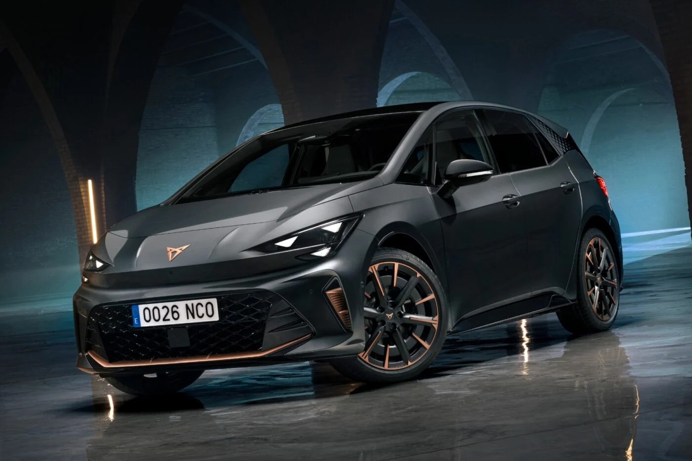 600km 주행에 DCC 스포트 15단계 조절… 쿠프라 본 페이스리프트 공개 imgi 3 cupra born vz modelljahr 2026 011 1400x933 1 1