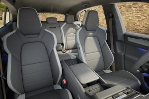 포르쉐, 전기차 3종 전부 K-배터리로 채운다... 카이엔 일렉트릭 하반기 출시 imgi 424 filters formatavif 13