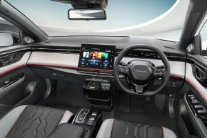 자존심 꺾은 혼다…중국산 전기차, '인사이트' 이름 달고 일본 역수입 imgi 4 honda en2 interior 1400x875 1 10