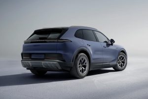 기본형보다 빠르고, 터보보다 멀리 간다…카이엔 S 일렉트릭의 '황금 비율' imgi 4 thumbnail 6