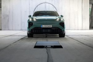 포르쉐, 전기차 3종 전부 K-배터리로 채운다... 카이엔 일렉트릭 하반기 출시 imgi 57 filters formatavif 6