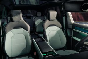 기본형보다 빠르고, 터보보다 멀리 간다…카이엔 S 일렉트릭의 '황금 비율' imgi 9 thumbnail 11