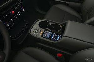 현대차 전기 SUV 정점 찍었다…아이오닉 9 캘리그래피 블랙잉크 등장 62