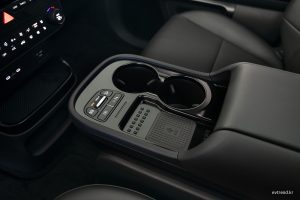 현대차 전기 SUV 정점 찍었다…아이오닉 9 캘리그래피 블랙잉크 등장 59