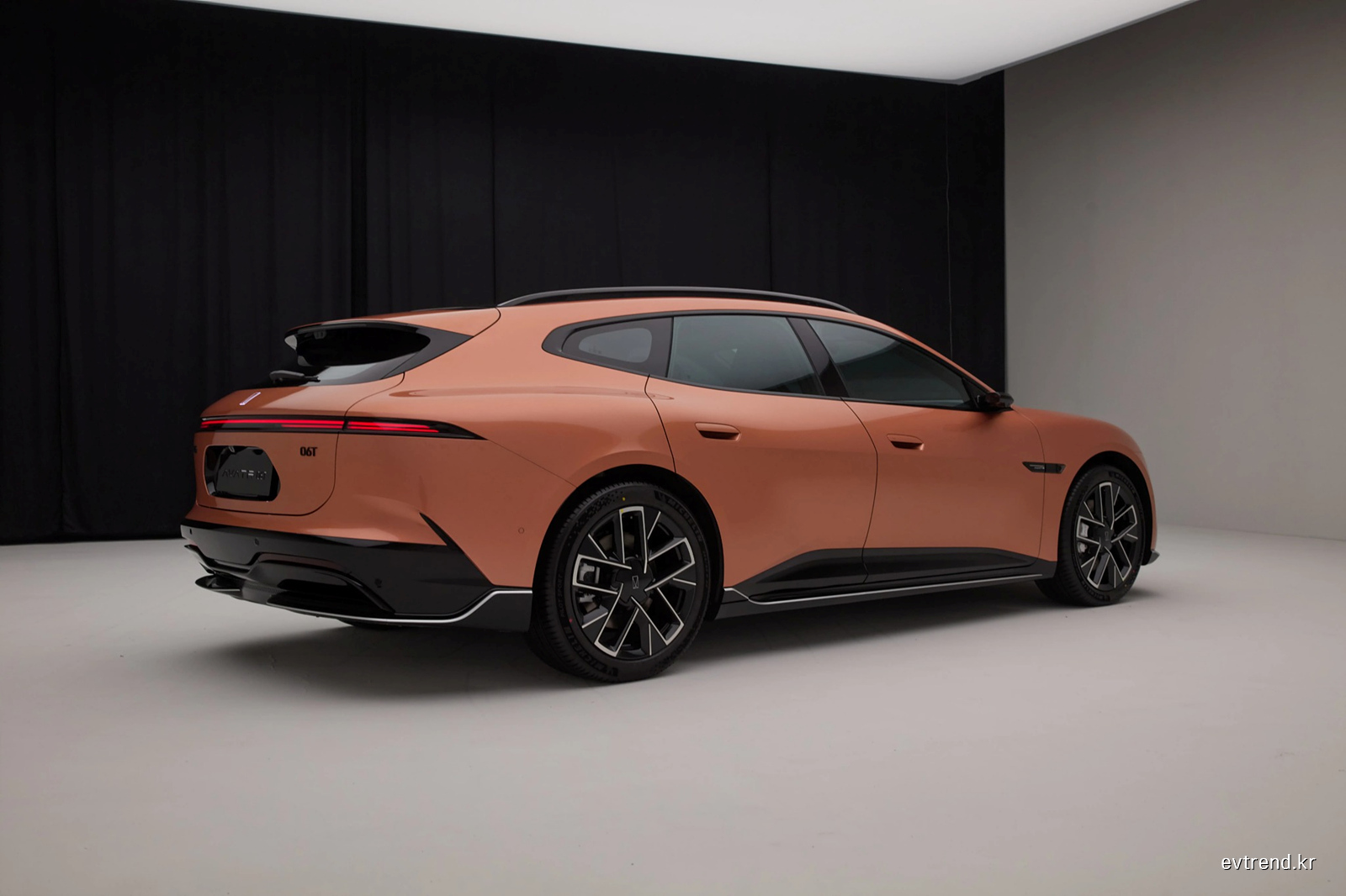 Avatr, 첫 왜건 모델 06T 공식 출시…955마력·항속 1,250km의 올라운더 Avatr 06T0003 1
