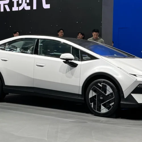 현대차, CATL·모멘타 손잡았다…아이오닉 V 핵심 전략 공개 8