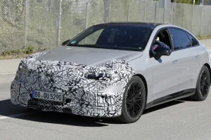 테슬라와 BMW 질주 막을까…새로운 벤츠 전기 C클래스 전기 버전 시험주행 포착 Mercedes C Class Electric grey front 3 4 d5pyqs 7