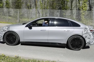 테슬라와 BMW 질주 막을까…새로운 벤츠 전기 C클래스 전기 버전 시험주행 포착 Mercedes C Class Electric grey side profile v5bamy 9