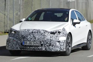 테슬라와 BMW 질주 막을까…새로운 벤츠 전기 C클래스 전기 버전 시험주행 포착 Mercedes C Class Electric white front 3 4 r1khb7 2