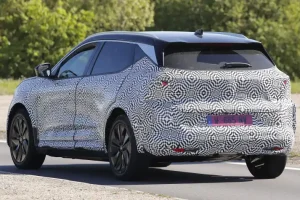 르노 세닉 부분변경 테스트카 등장, 배터리 교체 가능성 부상 3