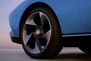 “비 맞는 소리까지 설계했다”…롤스로이스의 집념으로 완성한 나이팅게일 공개 15 “비 맞는 소리까지 설계했다”…롤스로이스의 집념으로 완성한 나이팅게일 공개 Rolls Royce Project Nightingale 11 2048x1152 1 15