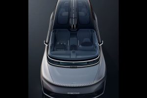 지리, 로봇택시 10만 대 선언…‘운전석 없는 차’ 공개 10