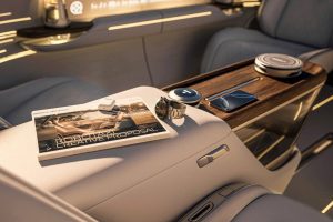 지리, 로봇택시 10만 대 선언…‘운전석 없는 차’ 공개 14