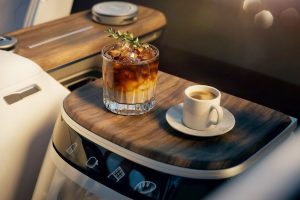 지리, 로봇택시 10만 대 선언…‘운전석 없는 차’ 공개 13