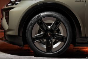 0→100km/h 2.5초… 카이엔 터보 쿠페 일렉트릭, 성능 한계 밀었다 9