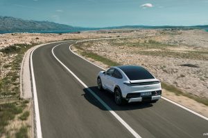 0→100km/h 2.5초… 카이엔 터보 쿠페 일렉트릭, 성능 한계 밀었다 12