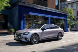 메르세데스-벤츠 전기 C-클래스 세계 최초 공개, WLTP 762km·10분 충전 325km imgi 13 mercedes benz c klasse 400 4matic weltpremiere 2026 10 1400x933 1 8