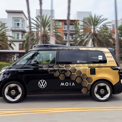 폭스바겐 ID. 버즈 로보택시, LA 도로 주행 돌입…우버 앱 탑승 서비스는 2026년 말 imgi 148 volkswagen id. buzz ad robotaxi testing in los angeles 9