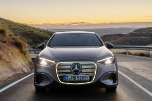 메르세데스-벤츠 전기 C-클래스 세계 최초 공개, WLTP 762km·10분 충전 325km imgi 21 mercedes benz c klasse 400 4matic weltpremiere 2026 3 2 1400x933 1 17