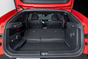 트렁크 441L로 ID.3 앞섰다…현대 아이오닉3, 숫자로 따진 경쟁력 imgi 22 Hyundai Ioniq 3 13 17