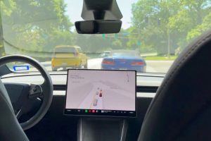 “같은 거리인데 56% 저렴”…테슬라, 로보택시 가격 경쟁력 드러냈다 imgi 24 Tesla Robotaxi Sawyer 03 2