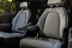 스바루(Subaru), 7인승 3열 전기 SUV '게터웨이' 공개…브랜드 역사상 최강 420마력 imgi 304 2027 subaru getaway 19