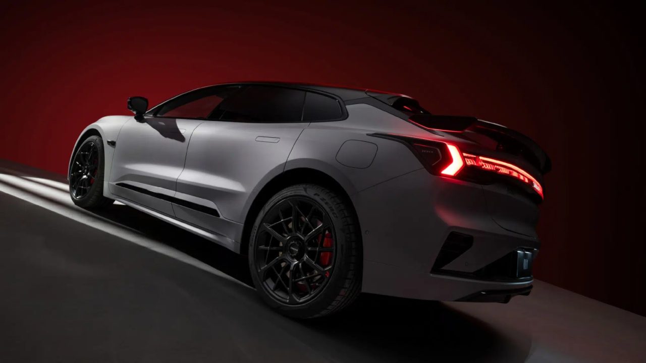 지커 001 5주년 모델 공개… 성능으로 테슬라 잡을 중국 EV 등장 imgi 33 zeekr 001 five years anniversary 1 1