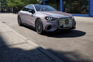 메르세데스-벤츠 전기 C-클래스 세계 최초 공개, WLTP 762km·10분 충전 325km imgi 4 mercedes benz c klasse 400 4matic weltpremiere 2026 6 1400x933 1 5