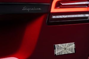 테슬라, 모델 S·X 단종 고별작 '시그니처 에디션' 출시… '럭스 패키지'에 FSD·무료 슈퍼차징까지 imgi 5 plaid badging 4