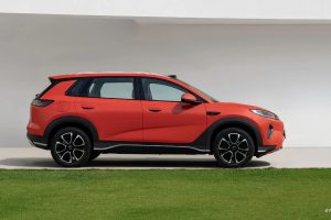 비야디 씨라이언 05, PHEV에 냉장고 넣고 EV엔 9분 충전 얹었다…2100만 원부터 imgi 63 byd sealion 05 launch 3 5