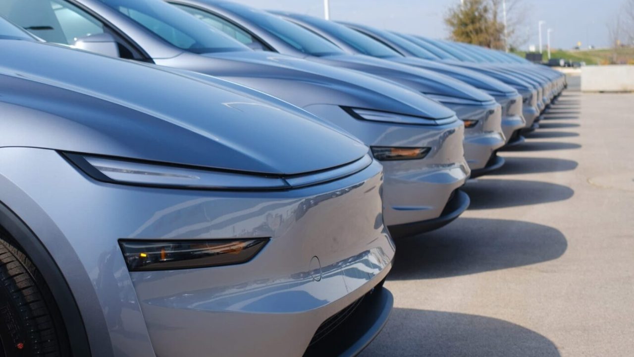 테슬라, ‘모델 Y 아래’ 소형 SUV 준비…가격 승부수 띄우나 tesla model y flotte fuhrpark 2025 1400x933 1 3