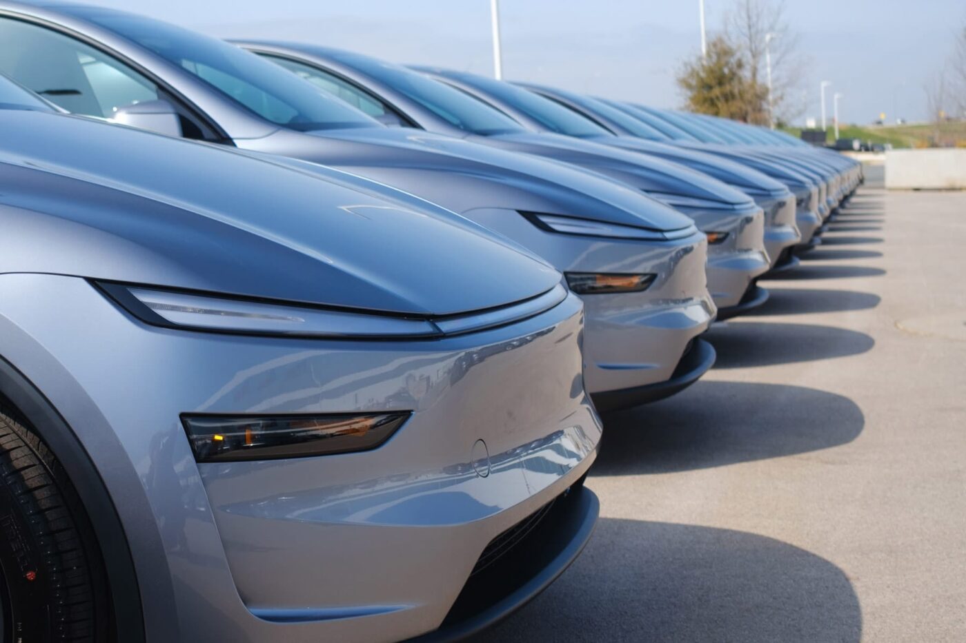 테슬라, ‘모델 Y 아래’ 소형 SUV 준비…가격 승부수 띄우나 tesla model y flotte fuhrpark 2025 1400x933 1 1