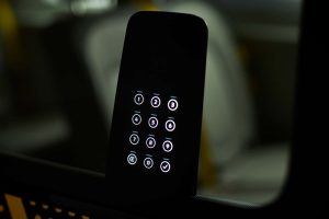 폭스바겐 ID. 버즈 로보택시, LA 도로 주행 돌입…우버 앱 탑승 서비스는 2026년 말 12 폭스바겐 ID. 버즈 로보택시, LA 도로 주행 돌입…우버 앱 탑승 서비스는 2026년 말 volkswagen id. buzz ad di moia a guida autonoma 7 12