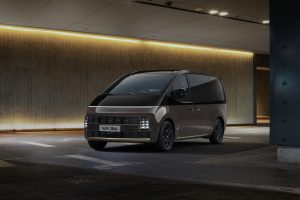 스타리아 일렉트릭, 800V에 듀얼 충전 포트까지…전기 MPV 새 기준 제시 사진2 더 뉴 스타리아 리무진 트와일라잇 호라이즌 투톤 3