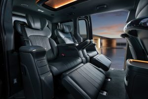 스타리아 일렉트릭, 800V에 듀얼 충전 포트까지…전기 MPV 새 기준 제시 사진4 더 뉴 스타리아 리무진 내장 9