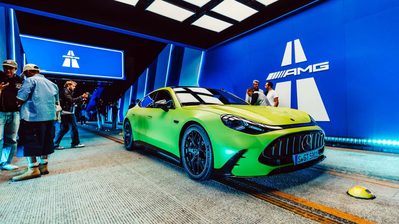 메르세데스-AMG, 처음으로 완전 전동화…GT 4도어 쿠페 세계 최초 공개 4