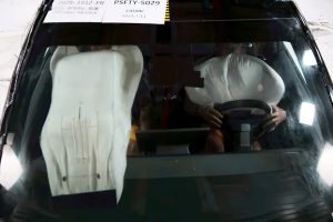 테슬라, 카메라로 사고 예측해 에어백 더 빨리 터뜨린다 3