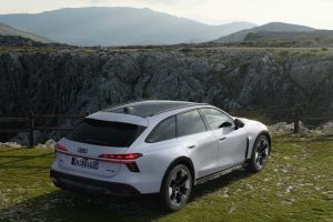 "전기로만 95km 달린다"…아우디 A6 올로드 PHEV 공개 4