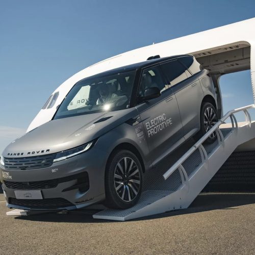 "V8 대신 전기" 레인지로버 스포츠 EV 첫 공개…험로도 거뜬했다 5