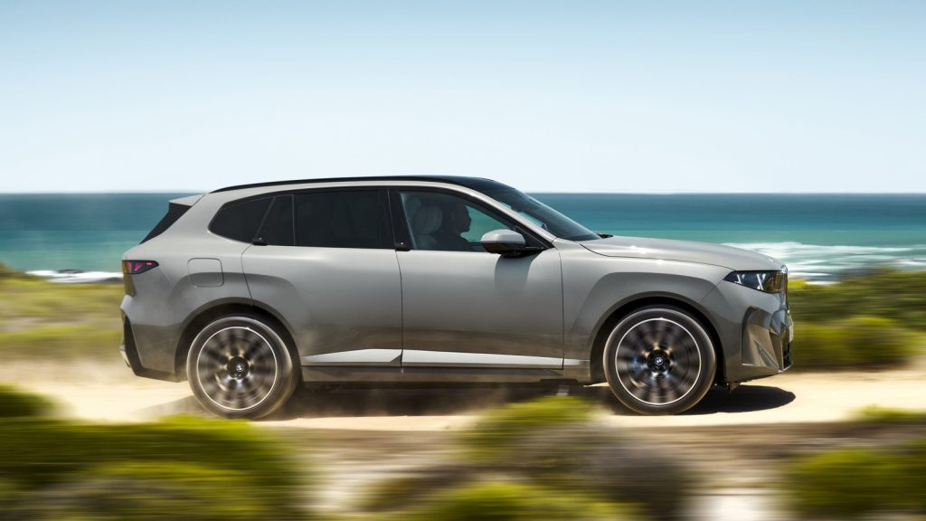 BMW 첫 전기 X5 등장…10분 충전에 273km 달린다 3