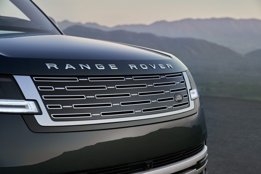 JLR, 레인지로버 첫 전기차 공개…1회 충전 598km 5