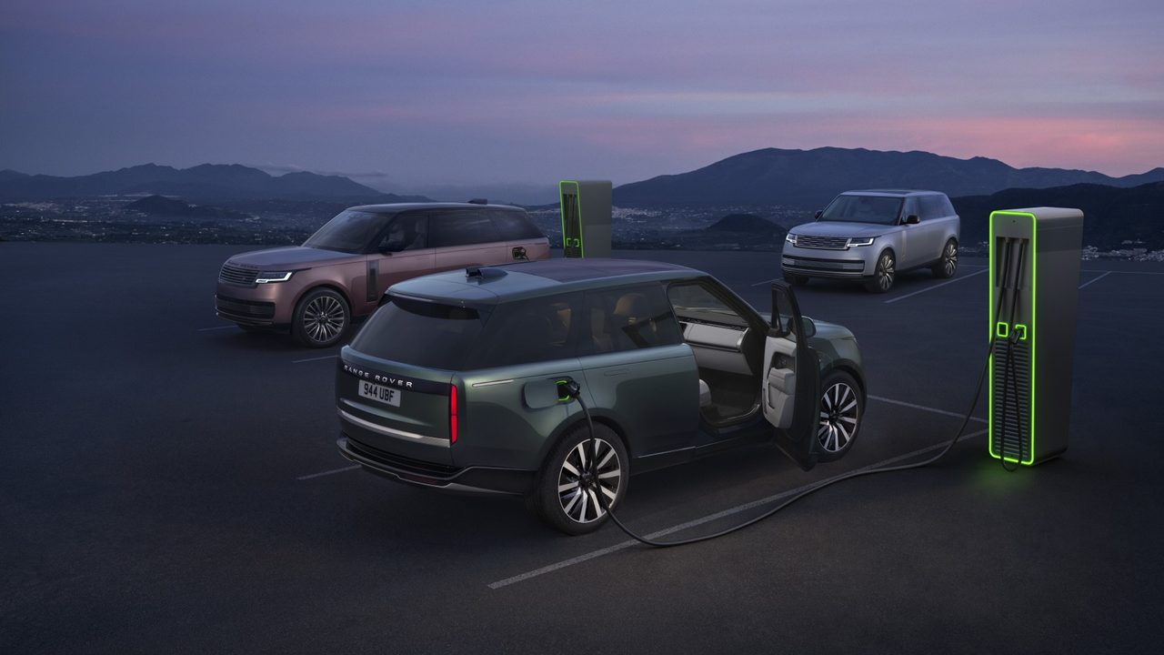 JLR, 레인지로버 첫 전기차 공개…1회 충전 598km 1